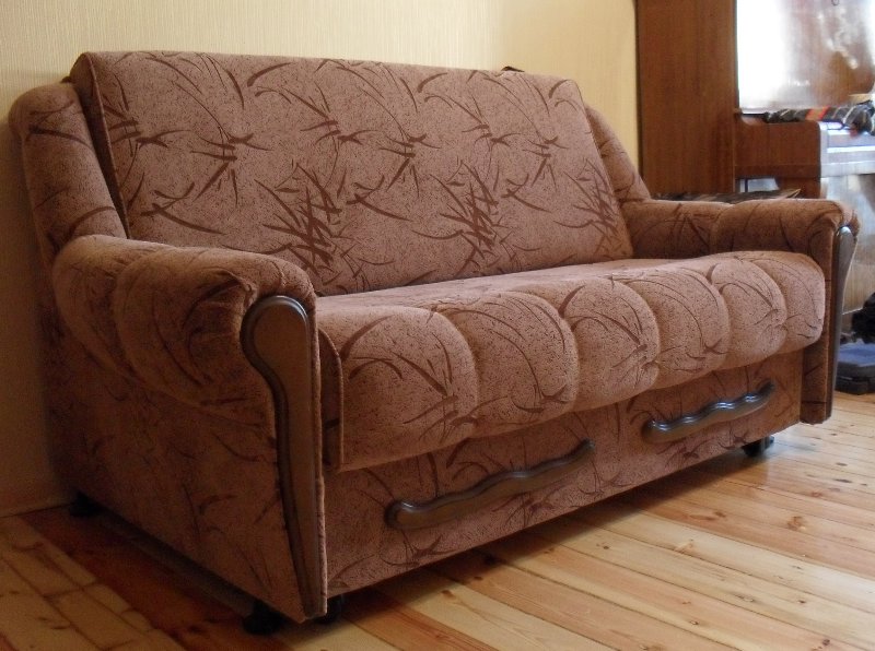 коричневая обивка дивана фото